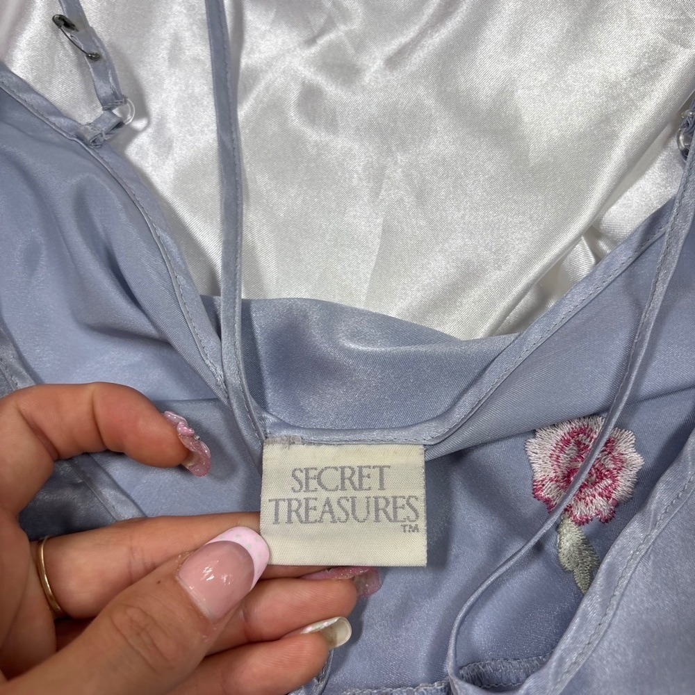 y2k Camisole Top Periwinkle Blue Fair Floral Embroidered Satin Secret Treasures - Picture 6 of 6